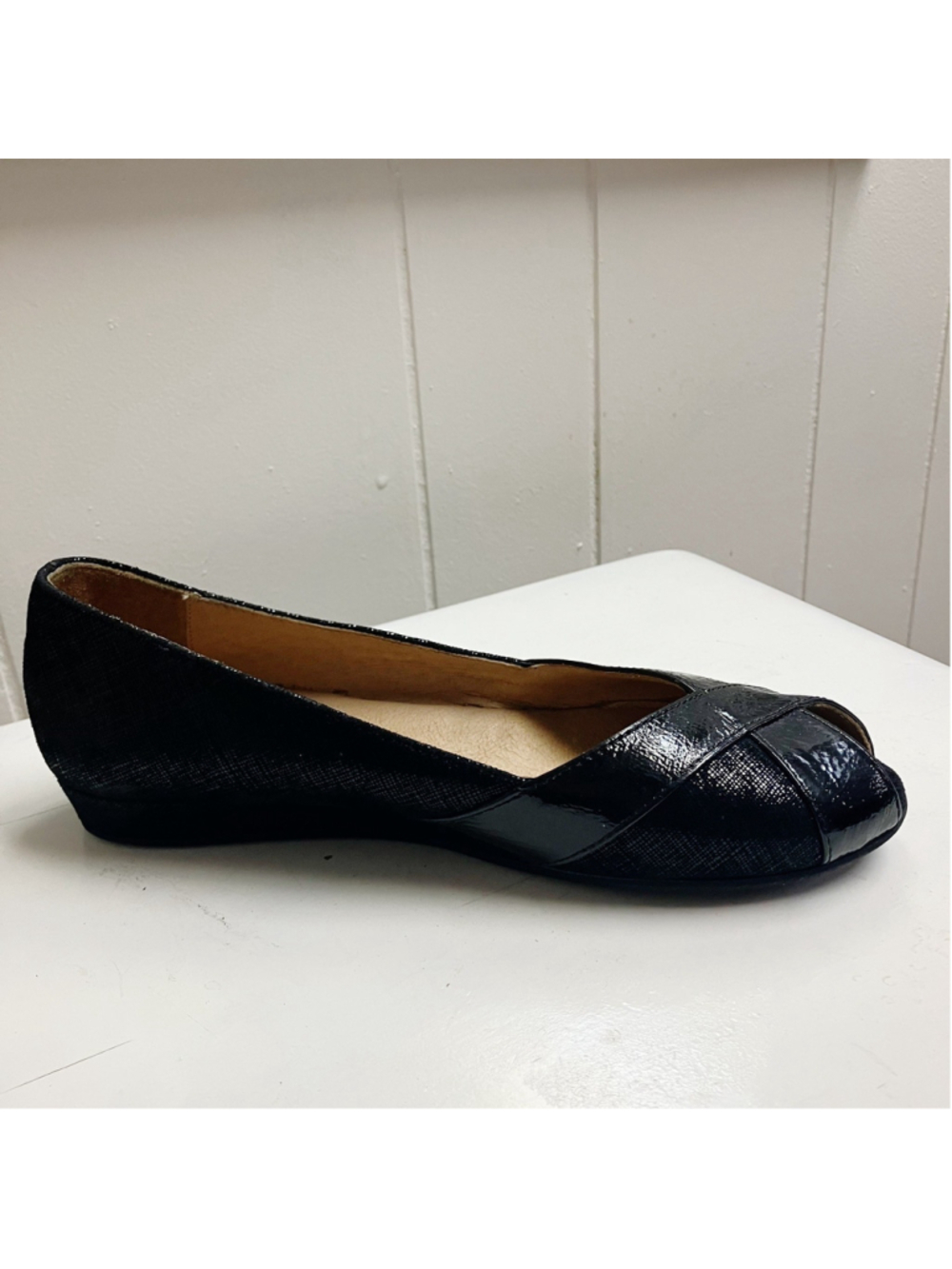 Luxury Italy FS NY Patent Leather Low Wedge Peep Toe SZ 7 Black Classic Office - Picture 4 of 10